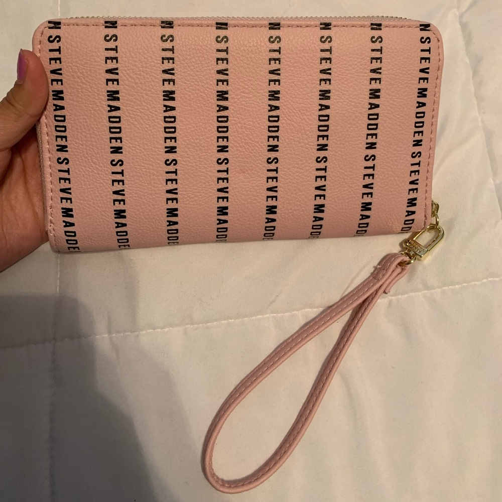 Steve Madden clutch/wallet - Picture 2 of 7